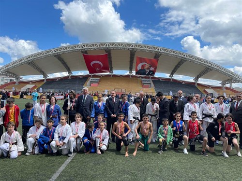 19 Mayıs Atatürk'ü Anma, Gençlik ve Spor Bayramı yurt genelinde olduğu gibi Avcılar İlçesi'nde de coşkuyla kutlandı.