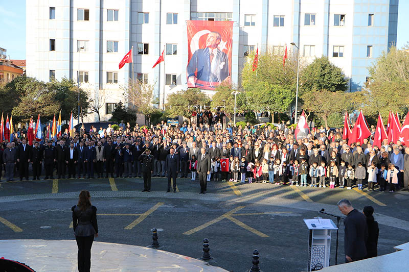 İlçemiz de Atatürk’ü Anma Programı Büyük Bir Katılımla Gerçekleştirildi.